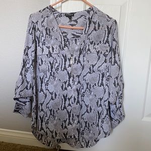 Express, two pocket portofino shirt, size medium.